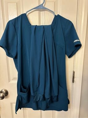Skechers Teal scrub set top is a medium and bottoms are a small jogger style